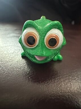 Pascal Glitter Green Chameleon Figurine with Big Eyes Rapunzel’s Pet